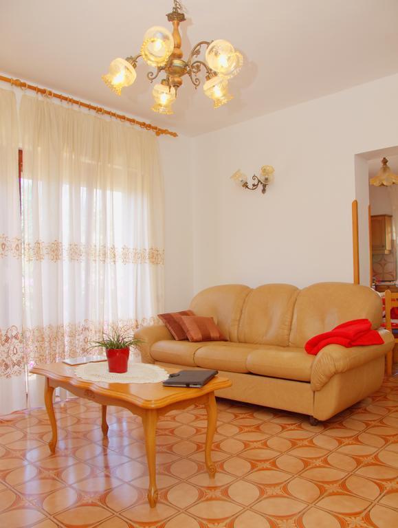 Apartment Taja Liznjan Exterior photo